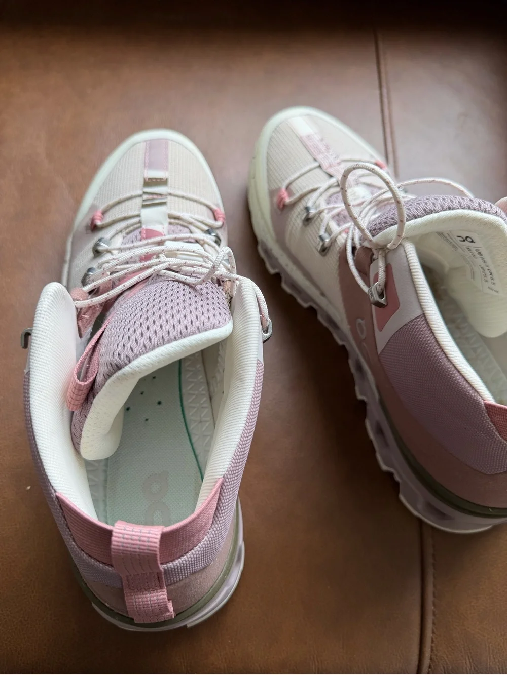 On Cloudtrax Hiking Boot Hi Waterproof Women's Hiking Running Shoe Size 8.5 Rose
